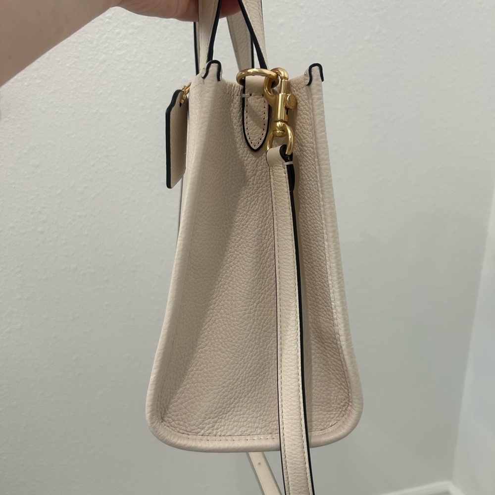 NWT Coach Dempsey Carryall Leather 2 Way Bag in Chalk - Picture 5 of 12